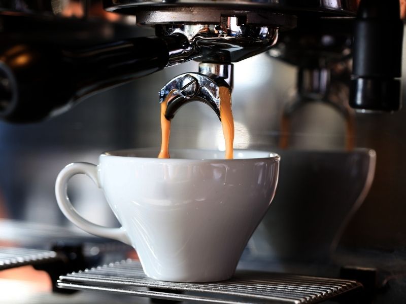 Qual a diferença entre o café com leite e o cappuccino Descubra agora