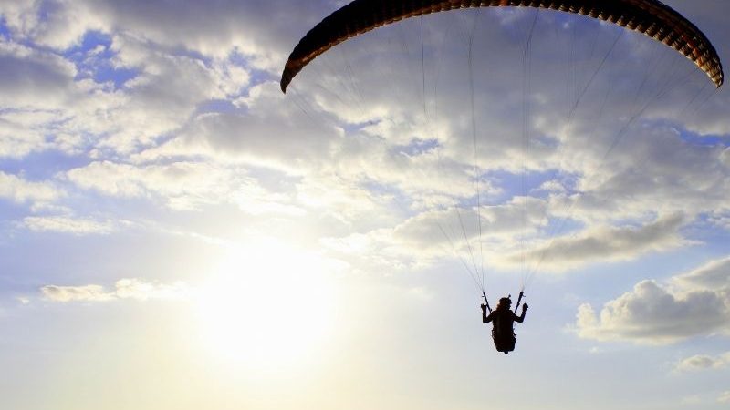Os melhores lugares para saltar de parapente no Brasil